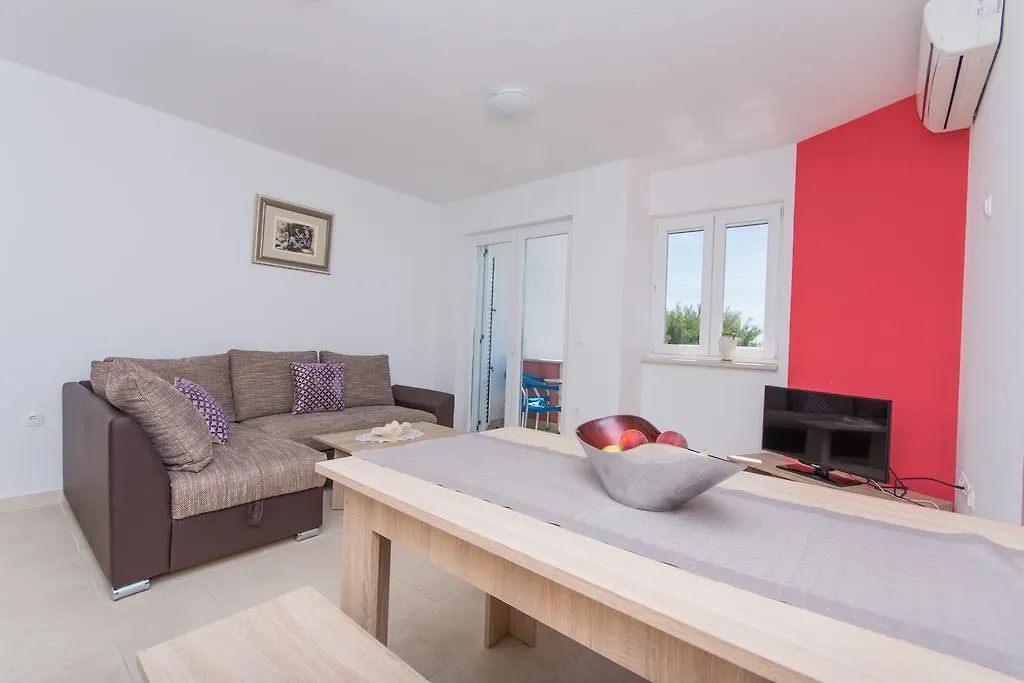 Apartment Ljuba Τρογκίρ