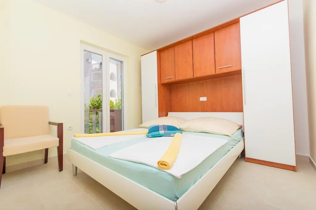 Apartment Ljuba Τρογκίρ 0*,