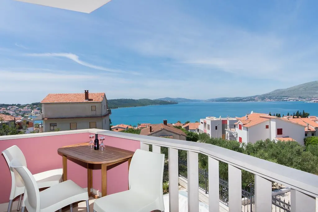 Apartment Ljuba Τρογκίρ