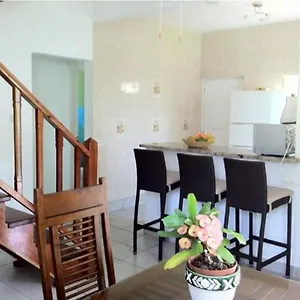 Captain's Villa Takamaka
