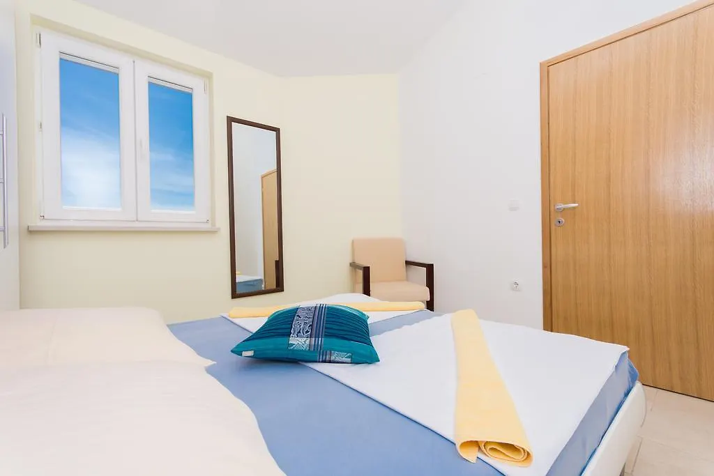 Apartment Ljuba Trogir 0*,
